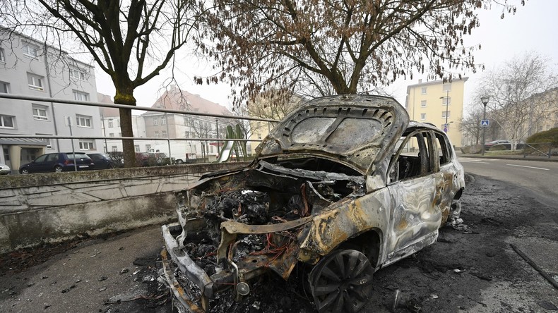 Réveillon agité en Alsace : des policiers blessés et des dizaines de voitures brûlées à Strasbourg