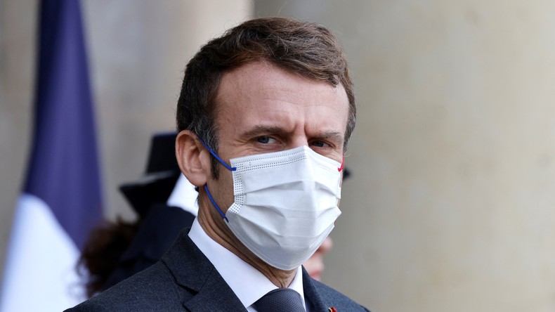 «Emmerder» les non-vaccinés : les mots de Macron soulèvent un tollé dans les rangs de l'opposition