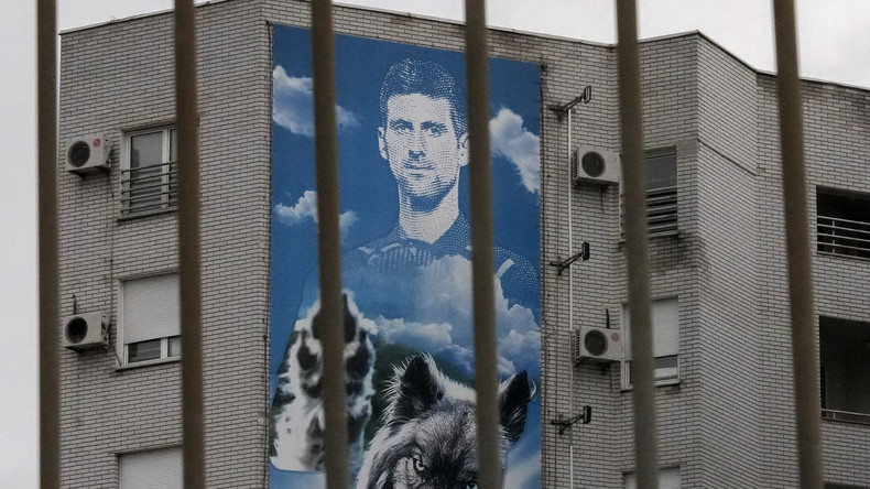 Une représentation du joueur de tennis serbe Novak Djokovic sur un bâtiment à Belgrade, en Serbie, le 6 janvier 2022