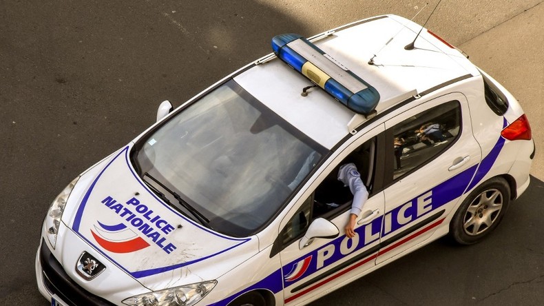 Une voiture de police en France