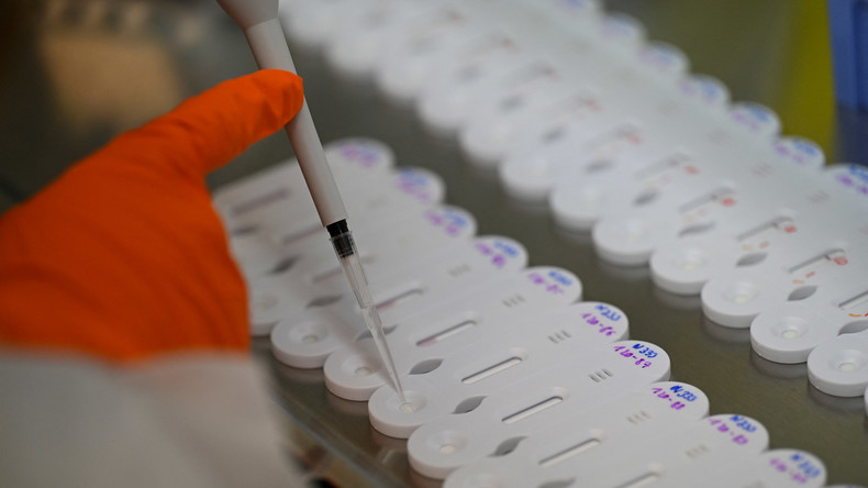 Covid : en janvier, les tests coûteront «un peu plus d'un milliard et demi d'euros», selon Dussopt