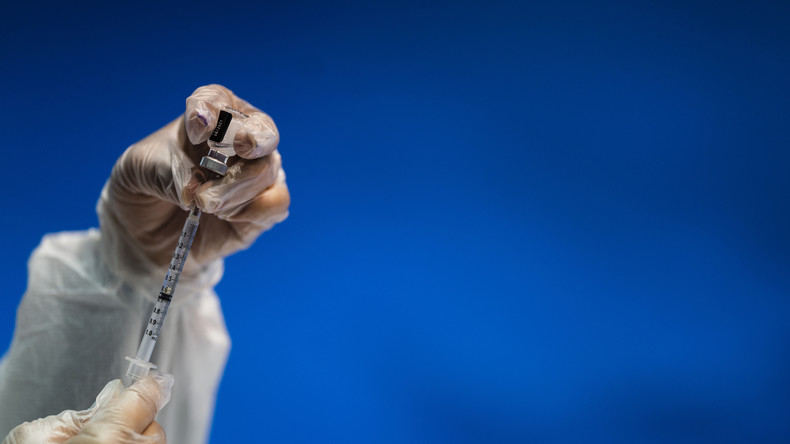 Rappel du vaccin anti-Covid : le PDG de Pfizer préconise «une dose par an»