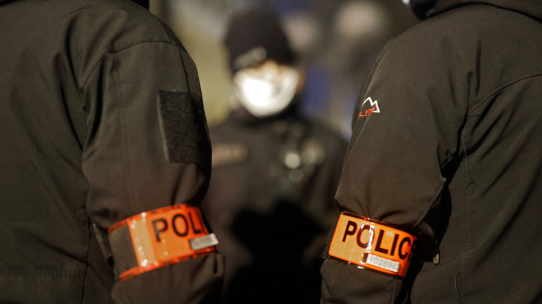 police, brassard, policiers, macron
