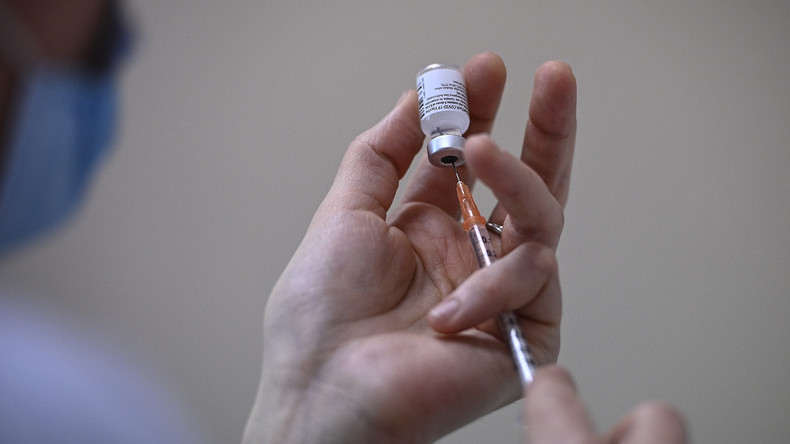 Covid-19 : vers un rappel autorisé pour les 12-17 ans vivant avec des personnes fragiles