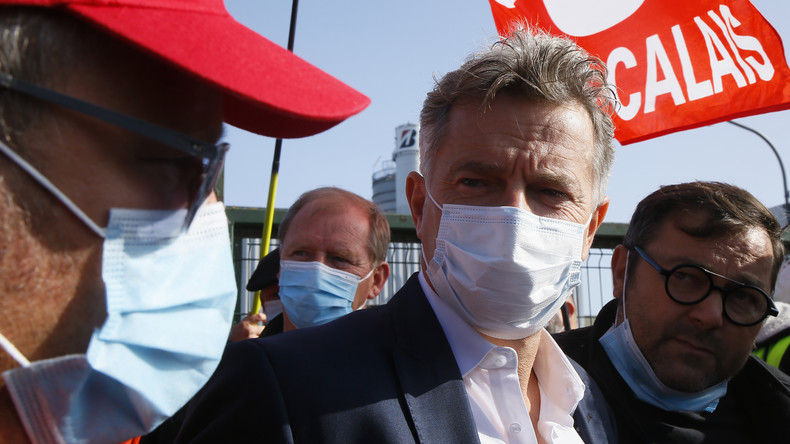 Le candidat communiste Fabien Roussel effectue une visite à Béthune (Nord), le 17 septembre 2020.