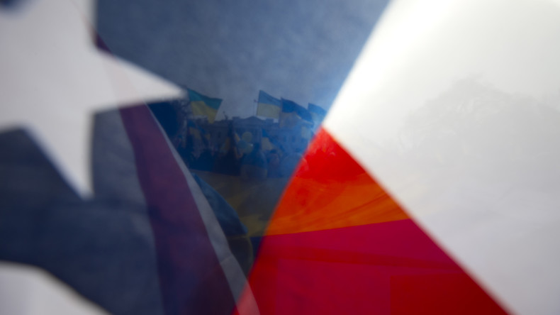 Le drapeau américain devant des drapeaux ukrainiens