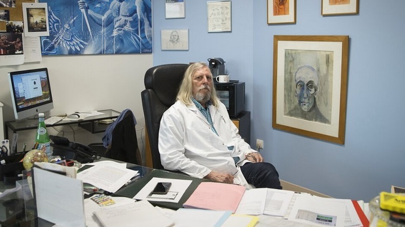 Didier Raoult dans son bureau, en février 2020