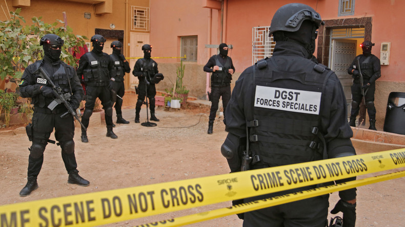 Des agents de la Direction générale de la surveillance du territoire du Maroc lors d'une opération antiterroriste à Errachidia