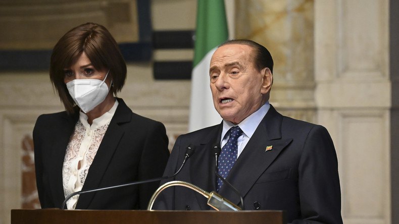 «Servir mon pays autrement» : Silvio Berlusconi renonce à briguer la présidence italienne
