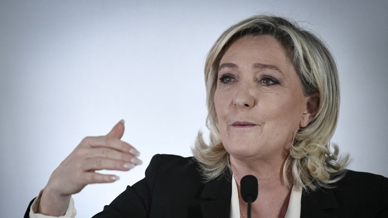 Marine Le Pen lors d'une conférence de presse à Paris le 18 janvier 2022