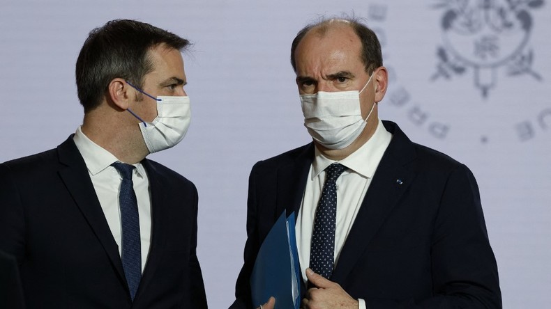 Olivier Veran et Jean Castex lors d'une conférence de presse à Paris, le 9 décembre 2021.