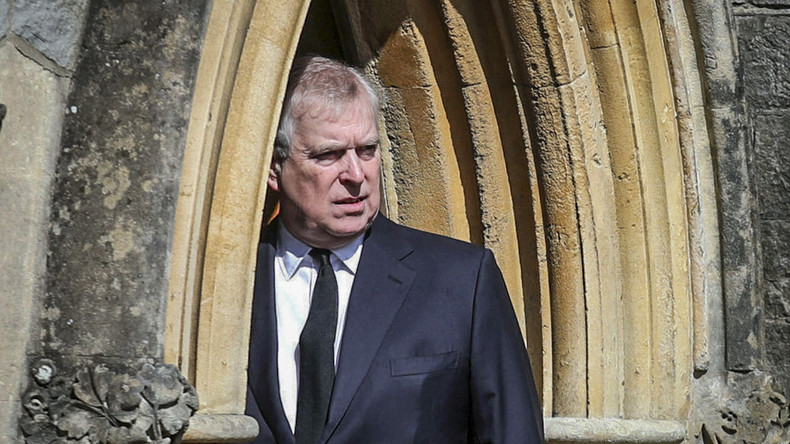 Le prince Andrew dans la chapelle royale de Windsor, en Angleterre