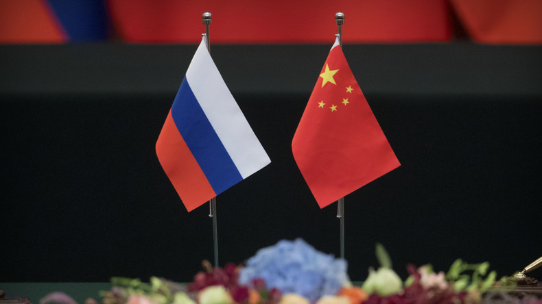 Drapeau russe et chinois