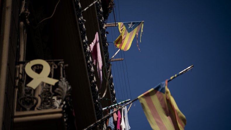 Des drapeaux catalans flottant à Barcelone