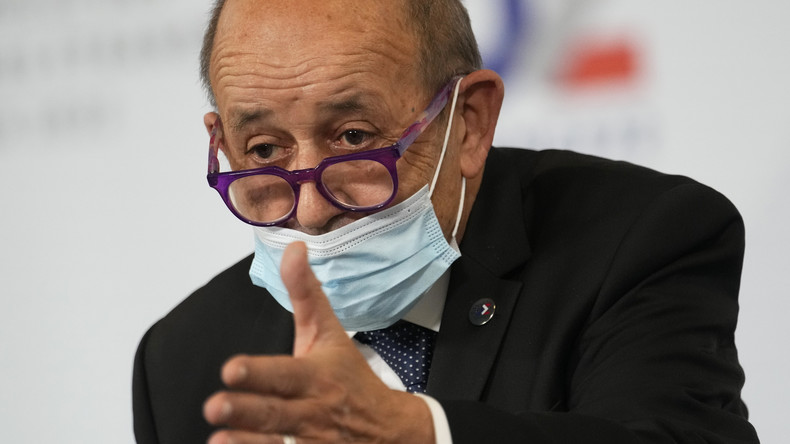 Le ministre français des Affaires étrangères Jean-Yves Le Drian à Brest, en France, vendredi 14 janvier 2022 (image d'illustration).