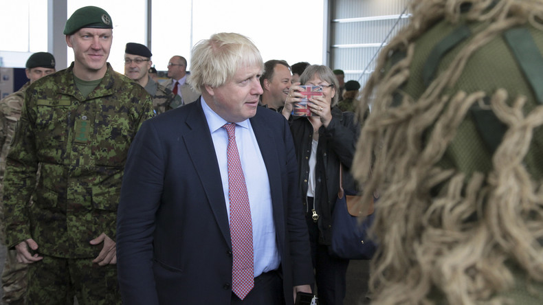 Boris Johnson visite des troupes de l'OTAN près de Tallinn, en Estonie,