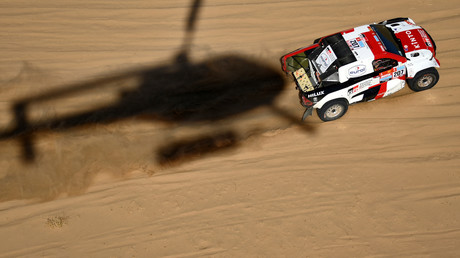 Un pilote pendant le rallye Dakar 2022 entre Djeddah et Hail, en Arabie saoudite, le 1er janvier 2022 (image d'illustration).