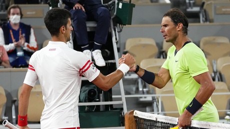 Novak Djokovic et Rafael Nadal à Roland-Garros, en 2021 (image d'illustration).