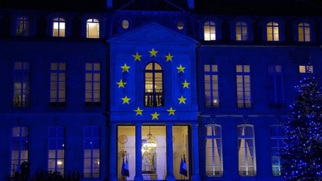 Le drapeau européen projeté sur la façade du palais de l'Elysée à l'occasion de la visite des commissaires européens à Paris le 7 janvier 2021 (image d'illustration).