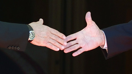 Poignée de main entre Joe Biden et Vladimir Poutine à Genève en juin 2021(image d'illustration).
