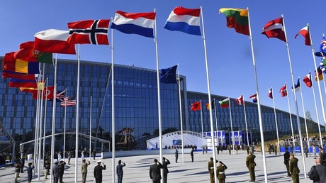 Les drapeaux des pays membres de l'OTAN pendant un sommet de l'alliance à Bruxelles, en 2017 (image d'illustration).