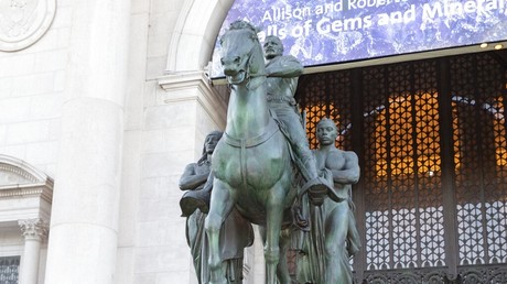 La statue controversée représentant Theodore Roosevelt à cheval avec un Amérindien d'un côté et un Africain de l'autre, a été retirée le 19 janvier (image d'illustration).
