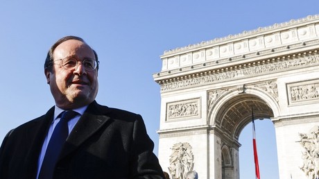François Hollande devant l'Arc de Triomphe à Paris, lors du 103e anniversaire de l'armistice du 11 novembre (image d'illustration).
