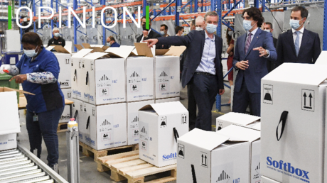 Le Premier ministre du Canada Justin Trudeau lors d'une visite d'un atelier de Pfizer le 15 juin 2021 en Belgique.