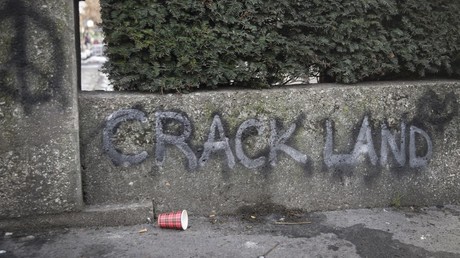 Une inscription «Crack Land» taguée sur un mur près de la Porte de la Villette à Paris le 24 janvier 2022 (image d'illustration).