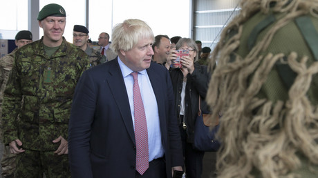 Boris Johnson visite des troupes de l'OTAN près de Tallinn, en Estonie, le 8 septembre 2017 (image d'illustration).