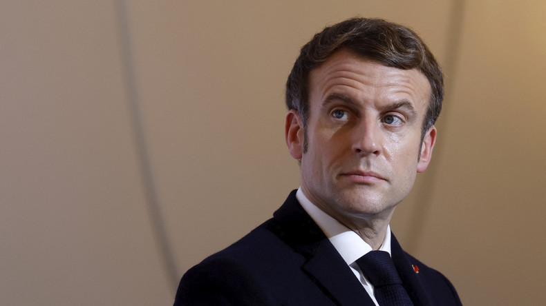 Emmanuel Macron se rendra en Russie le 7 février et en Ukraine le 8, selon l'Elysée