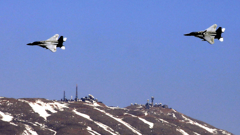 Des avions de combat F-15 israéliens survolent le plateau du Golan
