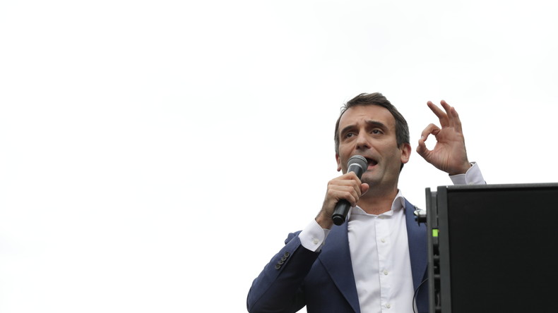 «Le peuple vous attend» : Philippot appelle les forces de l'ordre à refuser certaines injonctions