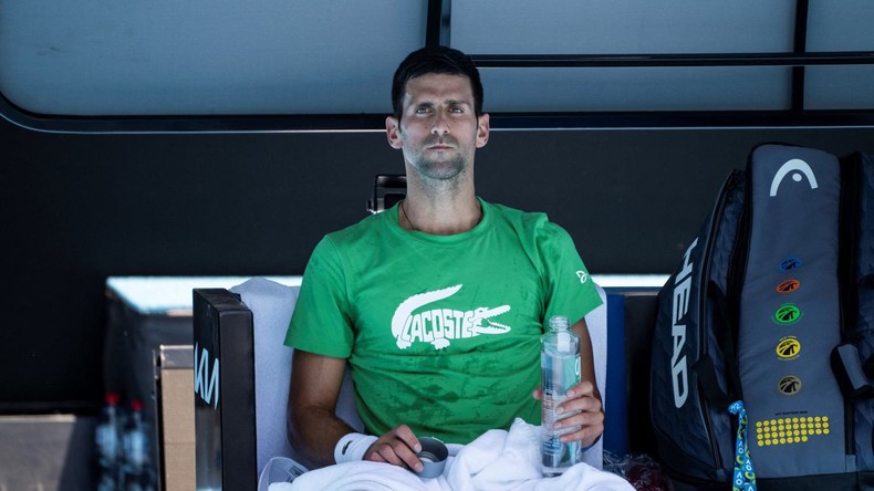 Le Serbe Novak Djokovic participe à une séance d'entraînement avant le tournoi de tennis de l'Open d'Australie à Melbourne le 13 janvier 2022.