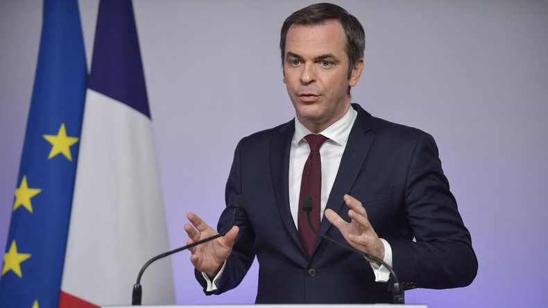 Le ministre français de la Santé, Olivier Veran, donne une conférence de presse sur la situation actuelle du Covid-19, à Paris le 20 janvier 2022