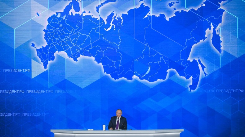 Crise ukrainienne : Poutine assure que la Russie ne souhaite pas «reconstituer un empire»