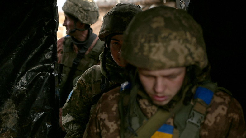 Des soldats ukrainiens à Troïtske, dans la région de Lougansk