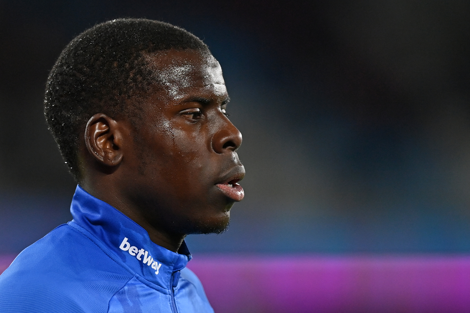 Amende Record Et Retrait De Son Chat Pour Le Footballeur Kurt Zouma Accuse De Maltraitance Animale Rt En Francais