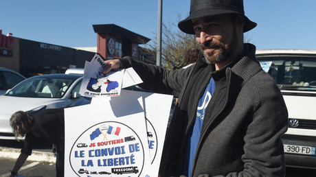 Un membre du convoi de la liberté à Bayonne le 10 février 2022