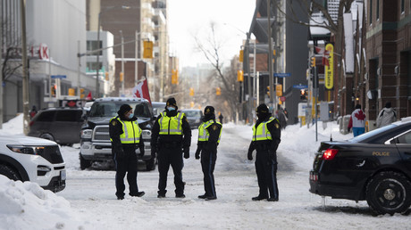 Des policiers à Ottawa, au Canada, le 19 février 2022.