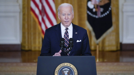 Le président américain Joe Biden annonce une série de sanctions contre la Russie depuis la Maison Blanche, le 22 février 2022