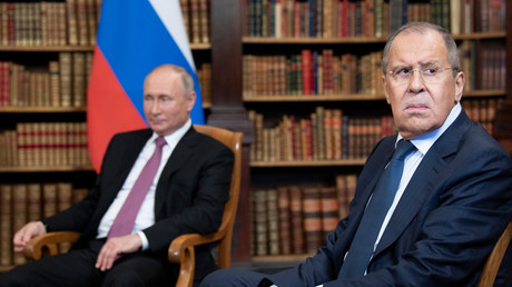 Vladimir Poutine et Sergueï Lavrov, lors du sommet Etats-Unis - Russie à la Villa La Grange, à Genève, le 16 juin 2021 (image d'illustration)