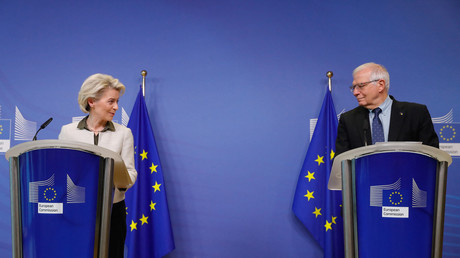 La présidente de la Commission européenne, Ursula von der Leyen, et le chef de la diplomatie de l'Union européenne Josep Borrell, en conférence de presse ce 27 février.