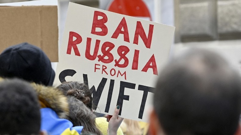 Ukraine : les 27 se sont mis d'accord pour exclure «certaines» banques russes du réseau SWIFT