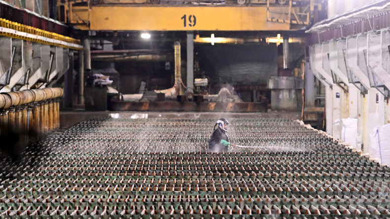 Vue de l'atelier d'électrolyse du nickel de la Kola Mining and Metallurgical Company, dans la région de Mourmansk, le 25 février 2021.