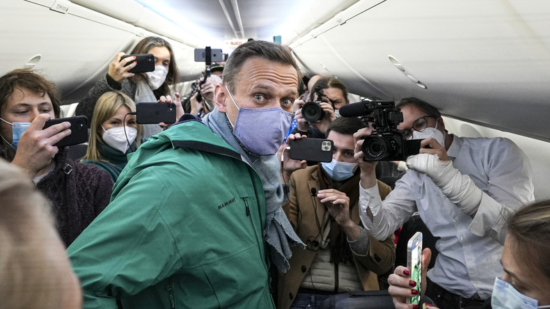 Le parquet de Russie réclame 13 ans de prison contre Navalny pour escroquerie et outrage