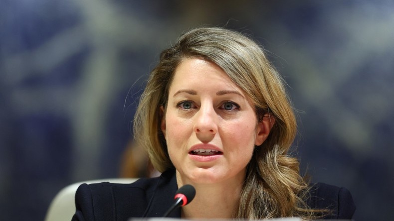 Mélanie Joly, ministre des Affaires étrangères du Canada, prend la parole lors de la Conférence sur le désarmement des Nations Unies à Genève, le 28 février 2022