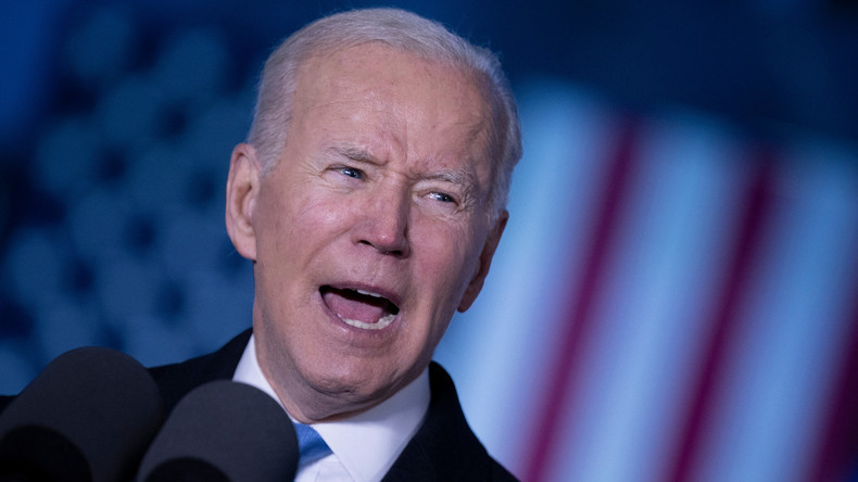 Le président américain Joe Biden prononce un discours sur l'offensive russe en Ukraine au Château royal de Varsovie, en Pologne, le 26 mars 2022.