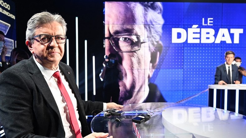 «Pas un pour rattraper l’autre !» : Mélenchon tance Macron et Zemmour après leur passe d'armes