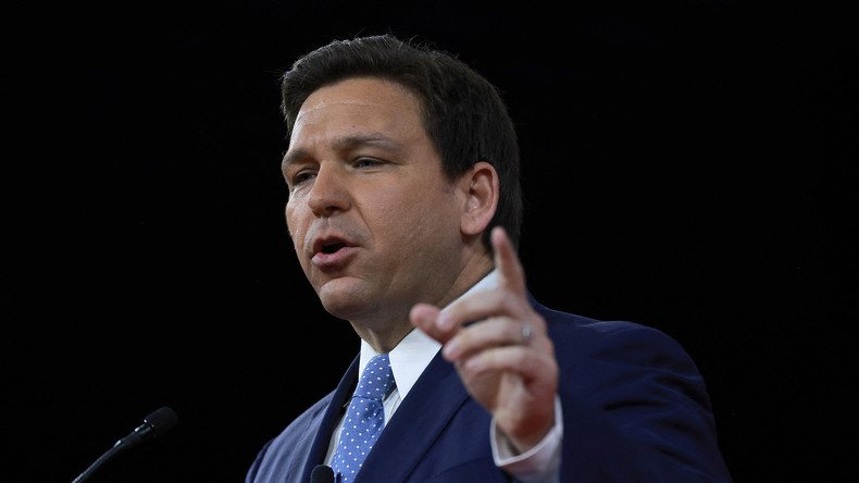 Ron DeSantis prend la parole lors de la Conférence d'action politique conservatrice (CPAC) au Rosen Shingle Creek, le 24 février 2022 à Orlando, en Floride.